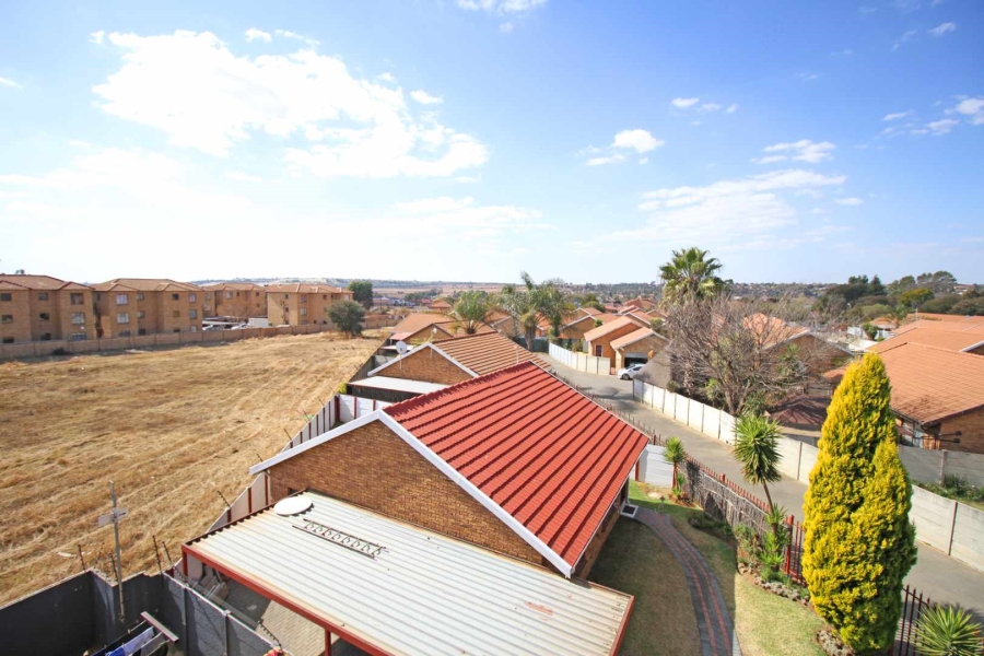 2 Bedroom Property for Sale in Greenhills Gauteng