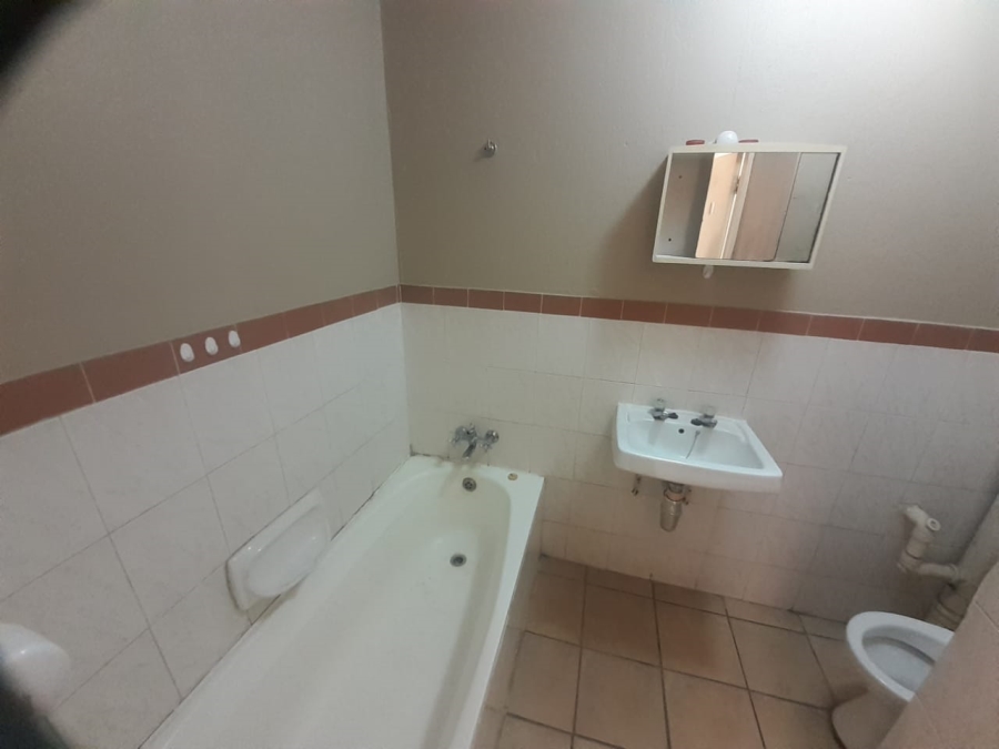 2 Bedroom Property for Sale in Gezina Gauteng