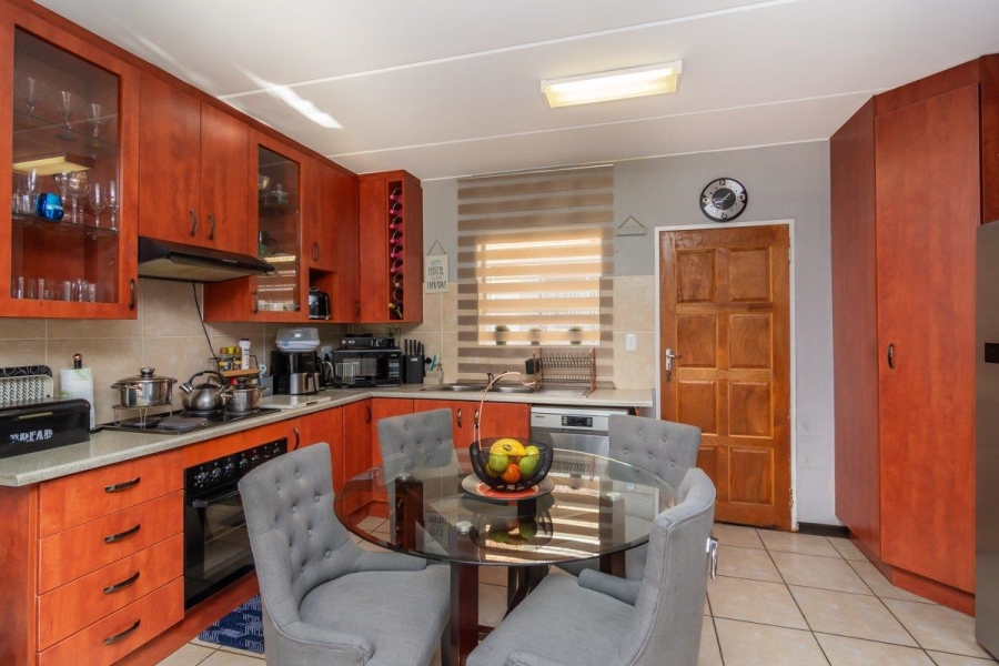 3 Bedroom Property for Sale in Wilgeheuwel Gauteng