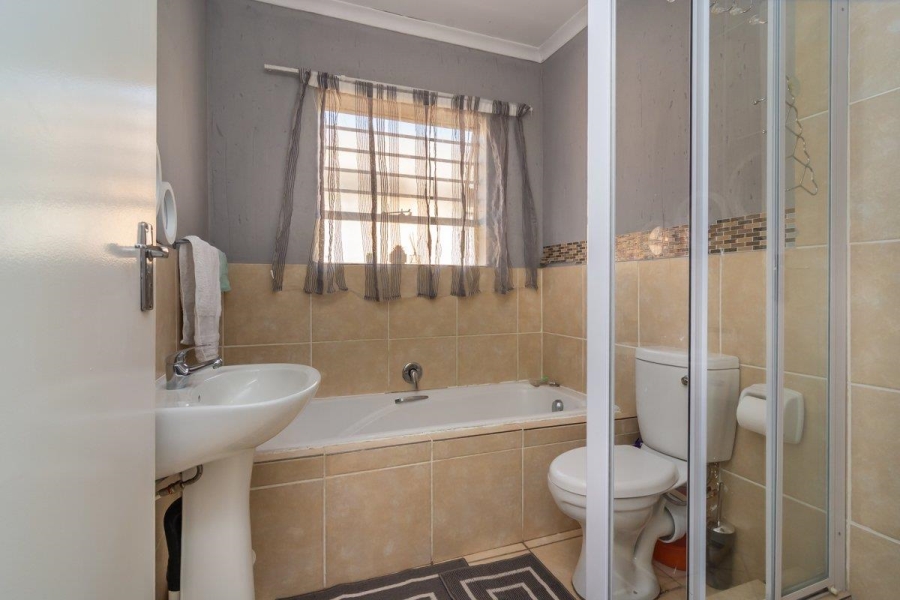 3 Bedroom Property for Sale in Wilgeheuwel Gauteng