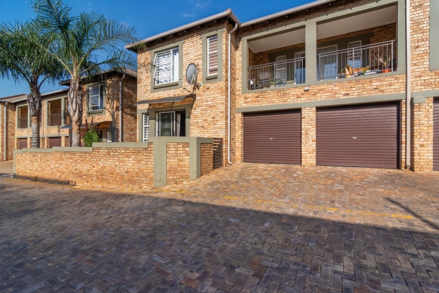 3 Bedroom Property for Sale in Wilgeheuwel Gauteng