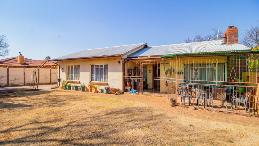 6 Bedroom Property for Sale in Strubenvale Gauteng