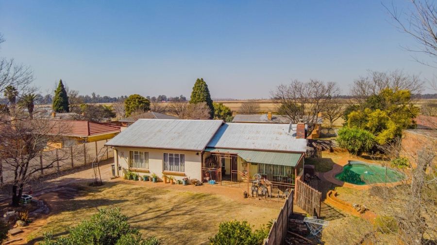 6 Bedroom Property for Sale in Strubenvale Gauteng