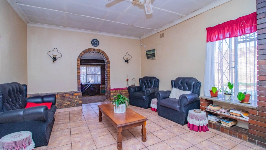 6 Bedroom Property for Sale in Strubenvale Gauteng