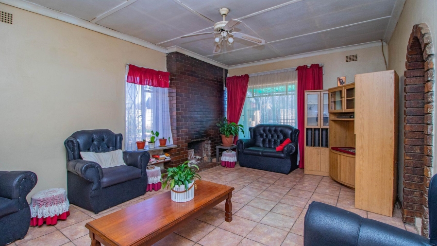 6 Bedroom Property for Sale in Strubenvale Gauteng