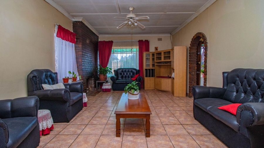 6 Bedroom Property for Sale in Strubenvale Gauteng