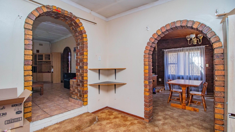 6 Bedroom Property for Sale in Strubenvale Gauteng