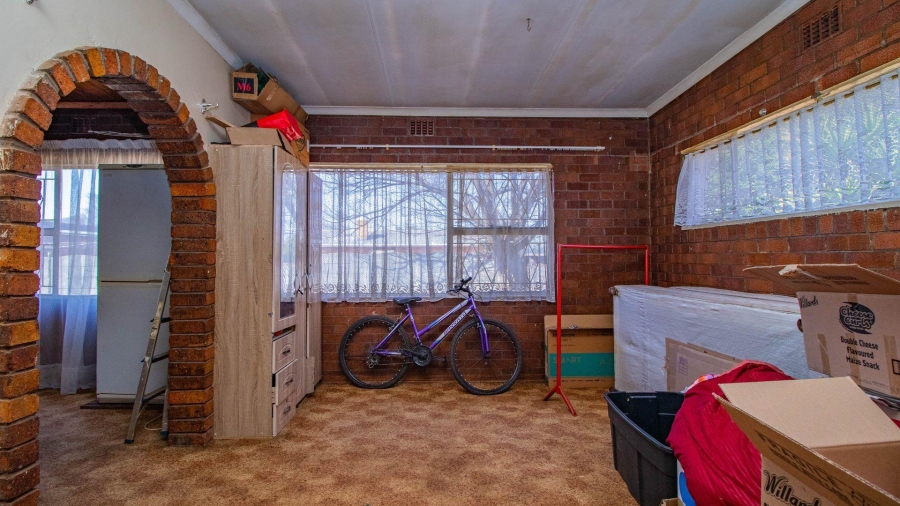 6 Bedroom Property for Sale in Strubenvale Gauteng