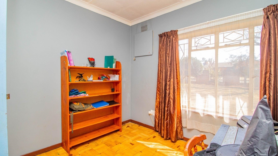 6 Bedroom Property for Sale in Strubenvale Gauteng