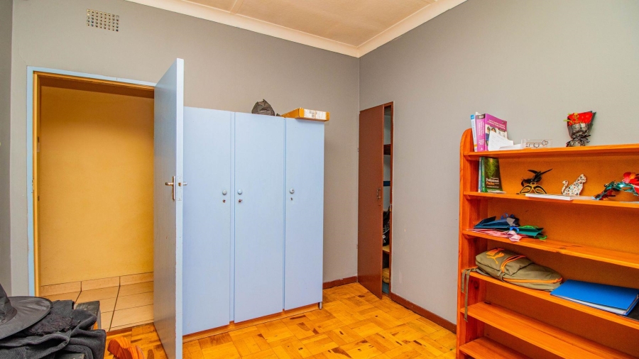 6 Bedroom Property for Sale in Strubenvale Gauteng