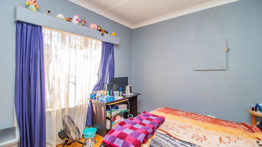 6 Bedroom Property for Sale in Strubenvale Gauteng