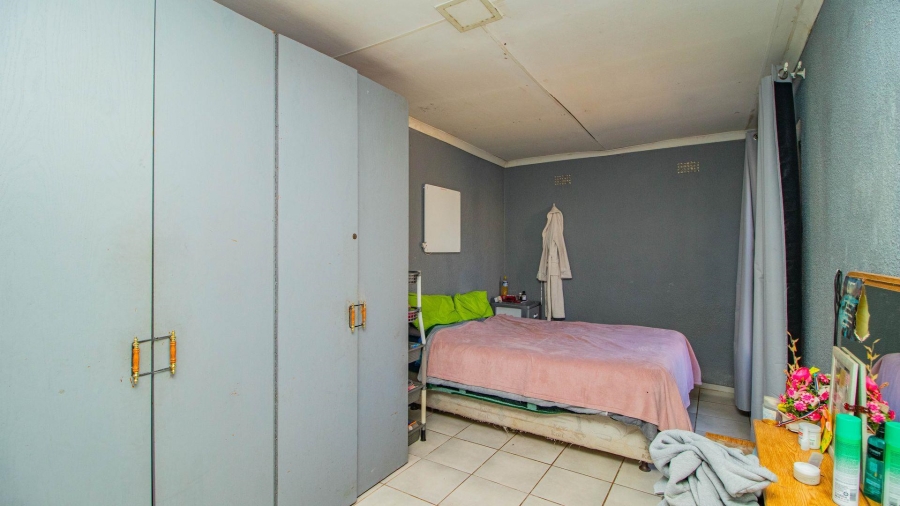 6 Bedroom Property for Sale in Strubenvale Gauteng