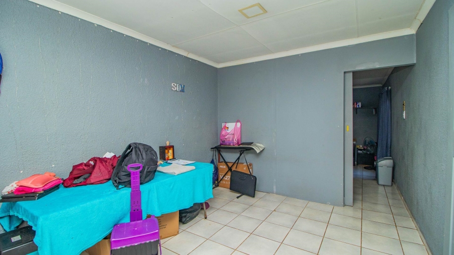 6 Bedroom Property for Sale in Strubenvale Gauteng