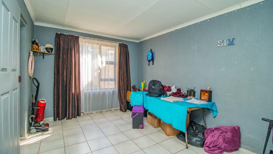 6 Bedroom Property for Sale in Strubenvale Gauteng