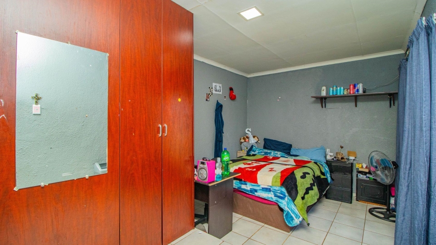 6 Bedroom Property for Sale in Strubenvale Gauteng