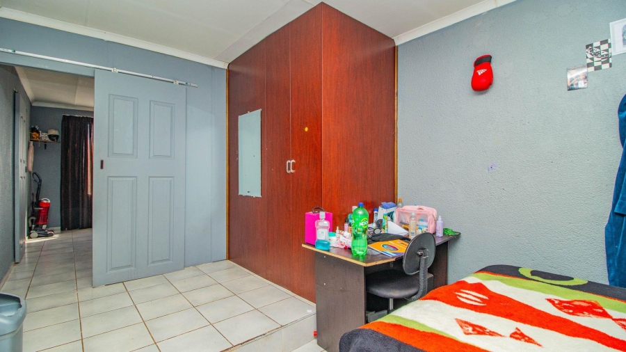 6 Bedroom Property for Sale in Strubenvale Gauteng