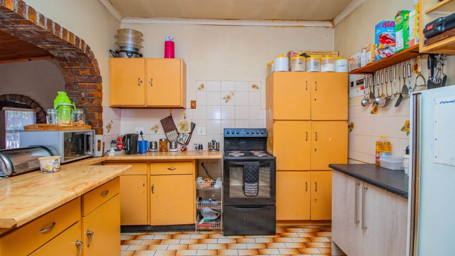 6 Bedroom Property for Sale in Strubenvale Gauteng