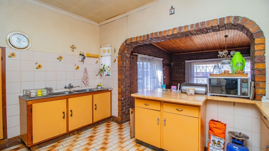 6 Bedroom Property for Sale in Strubenvale Gauteng