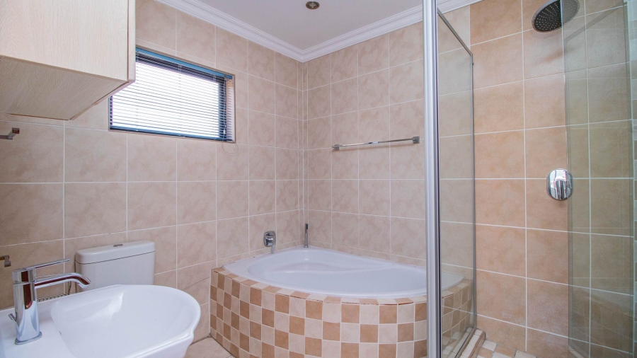 4 Bedroom Property for Sale in La Como Lifestyle Estate Gauteng