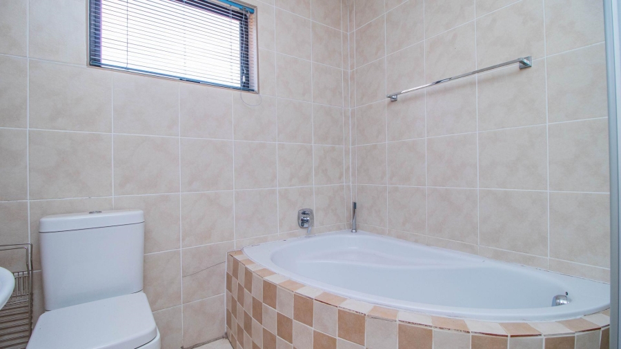 4 Bedroom Property for Sale in La Como Lifestyle Estate Gauteng
