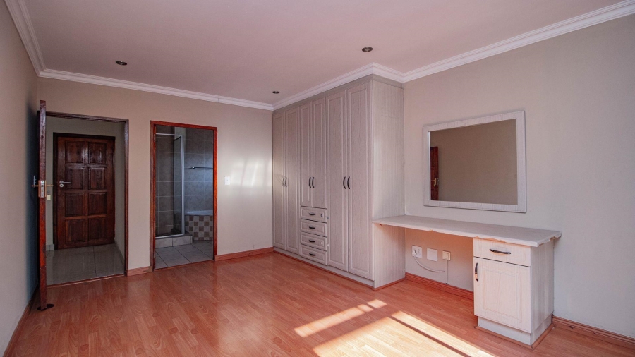 4 Bedroom Property for Sale in La Como Lifestyle Estate Gauteng