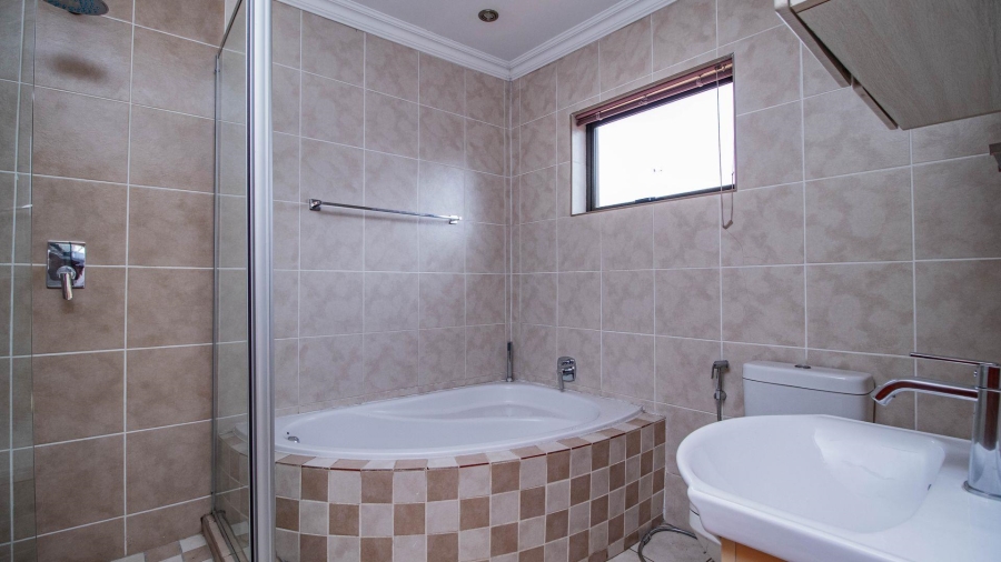 4 Bedroom Property for Sale in La Como Lifestyle Estate Gauteng