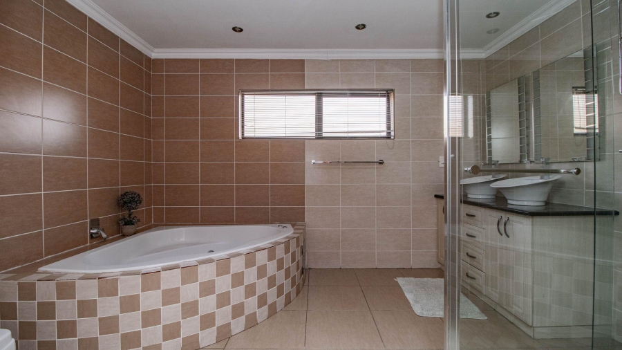 4 Bedroom Property for Sale in La Como Lifestyle Estate Gauteng