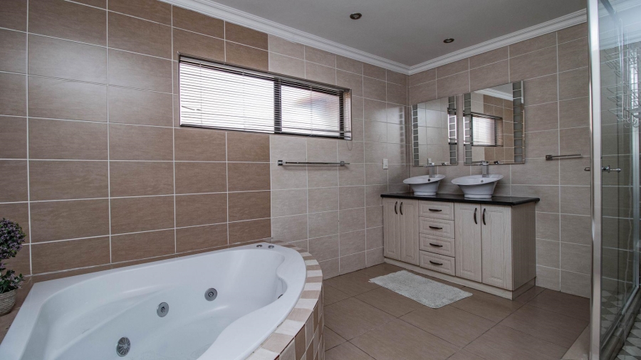 4 Bedroom Property for Sale in La Como Lifestyle Estate Gauteng
