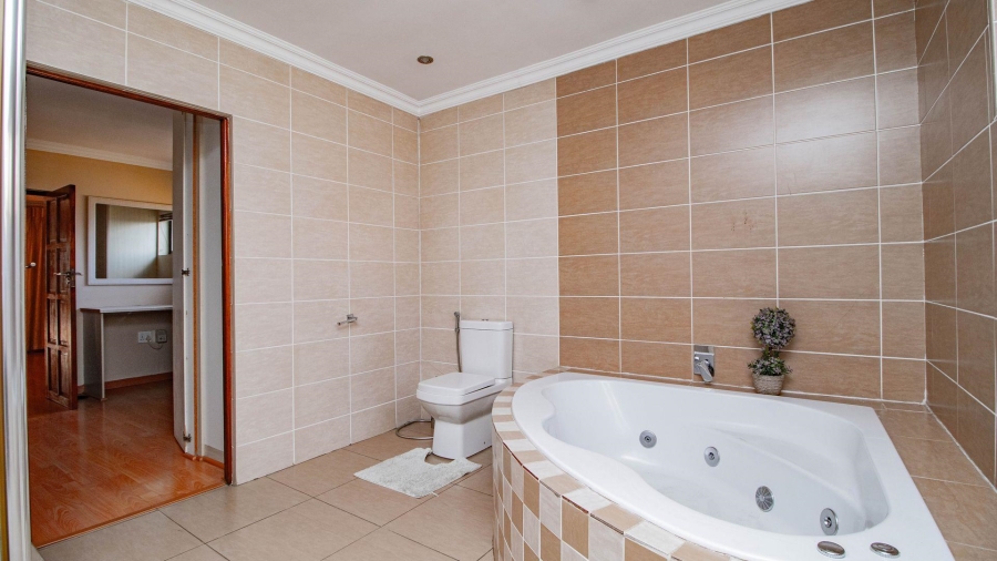 4 Bedroom Property for Sale in La Como Lifestyle Estate Gauteng