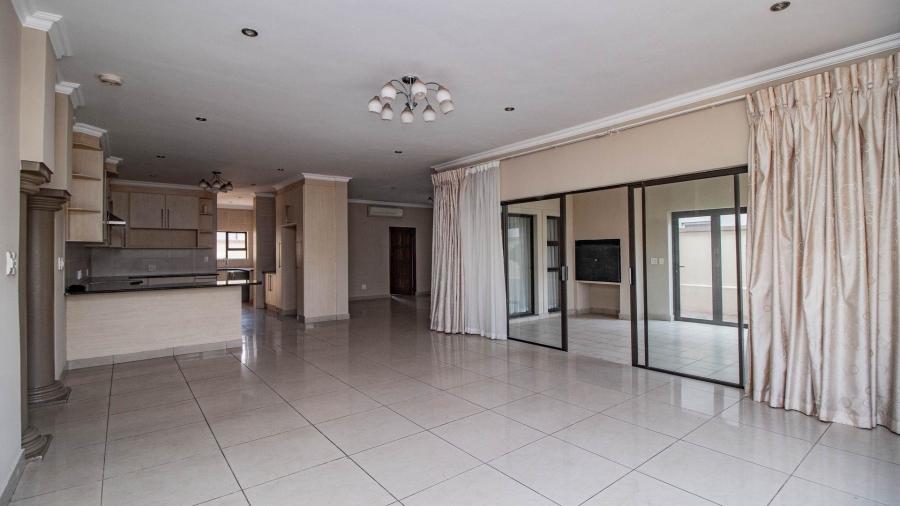 4 Bedroom Property for Sale in La Como Lifestyle Estate Gauteng