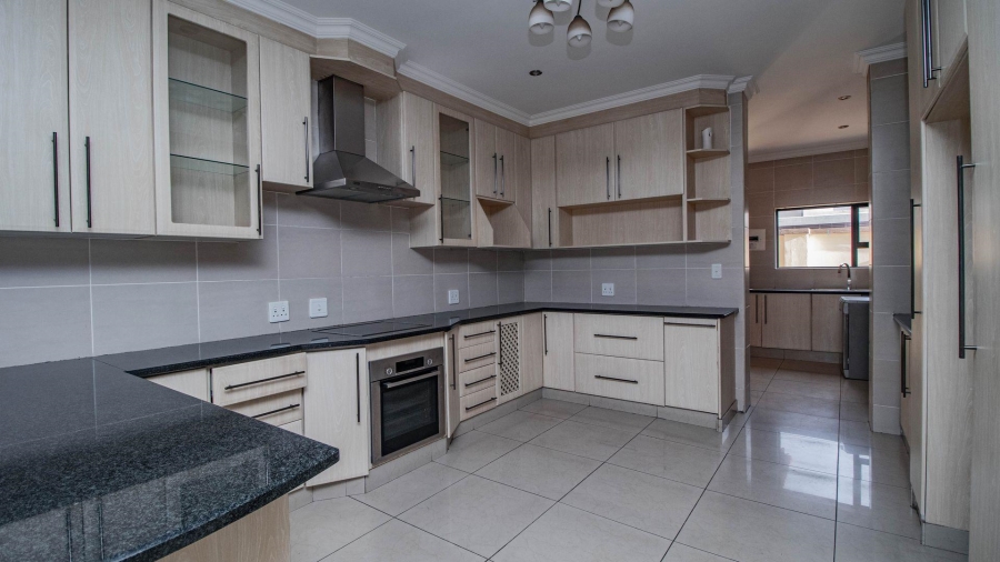 4 Bedroom Property for Sale in La Como Lifestyle Estate Gauteng