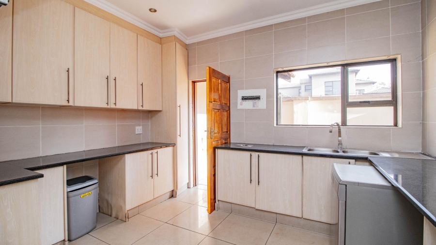 4 Bedroom Property for Sale in La Como Lifestyle Estate Gauteng