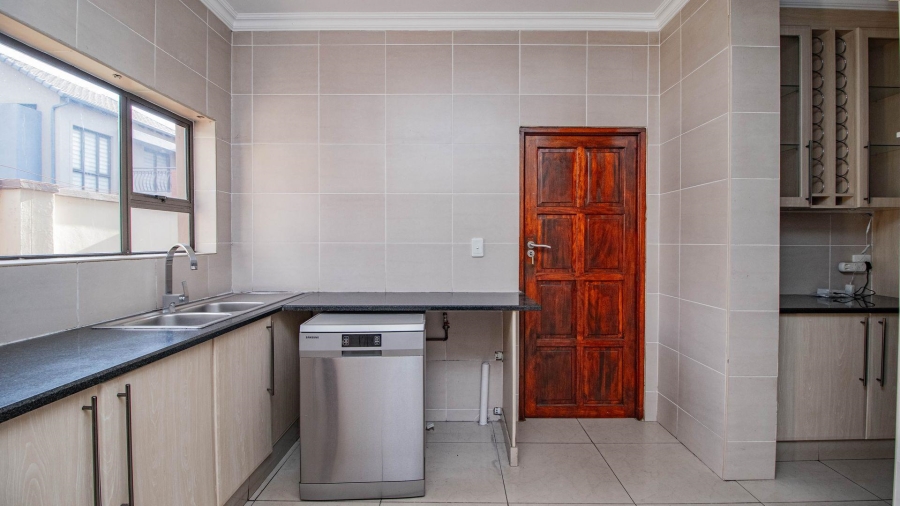 4 Bedroom Property for Sale in La Como Lifestyle Estate Gauteng