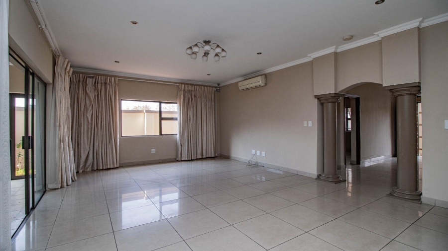 4 Bedroom Property for Sale in La Como Lifestyle Estate Gauteng