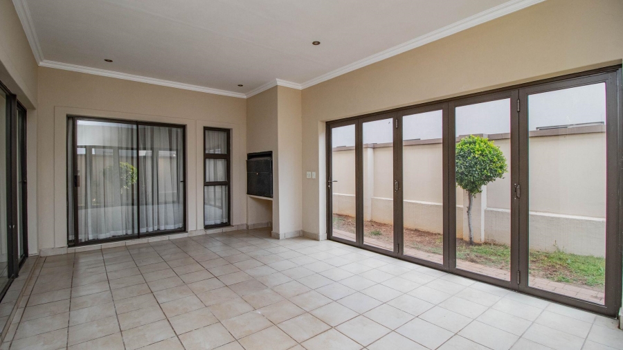 4 Bedroom Property for Sale in La Como Lifestyle Estate Gauteng