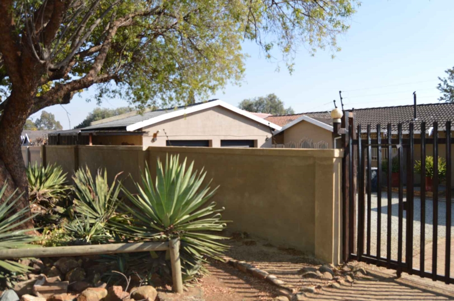 3 Bedroom Property for Sale in Albertsdal Gauteng