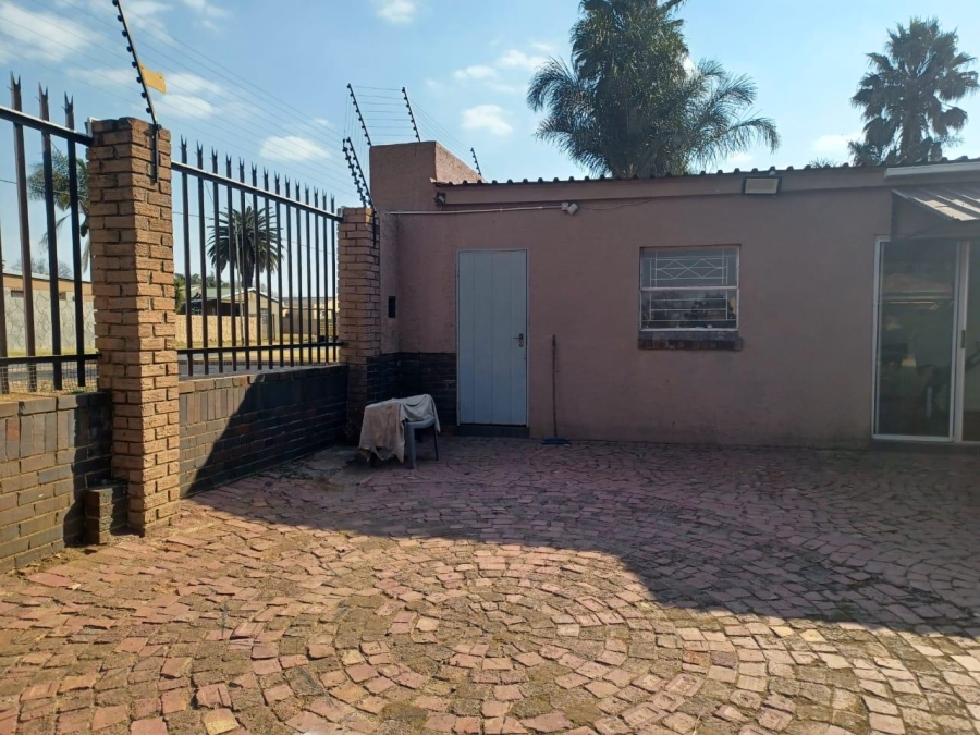 4 Bedroom Property for Sale in Rowhill Gauteng