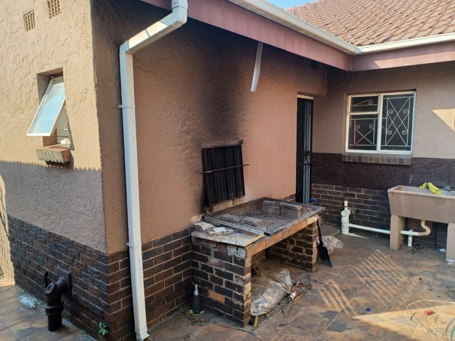 4 Bedroom Property for Sale in Rowhill Gauteng