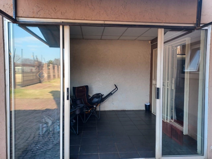 4 Bedroom Property for Sale in Rowhill Gauteng