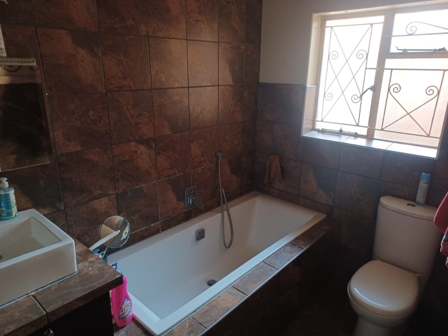 4 Bedroom Property for Sale in Rowhill Gauteng