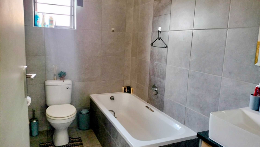 3 Bedroom Property for Sale in Lotus Gardens Gauteng