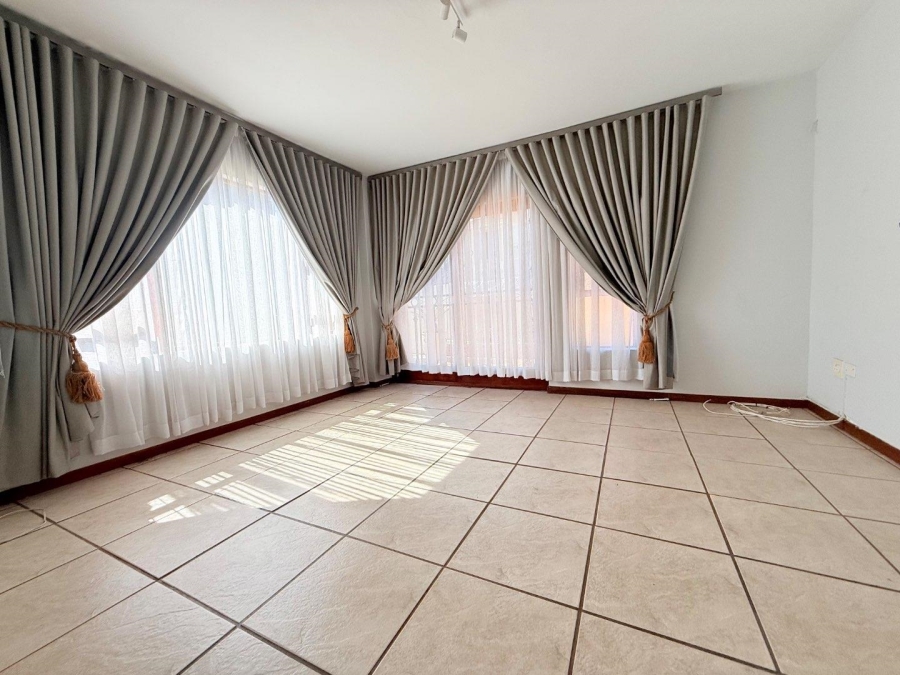 5 Bedroom Property for Sale in Eden Glen Gauteng