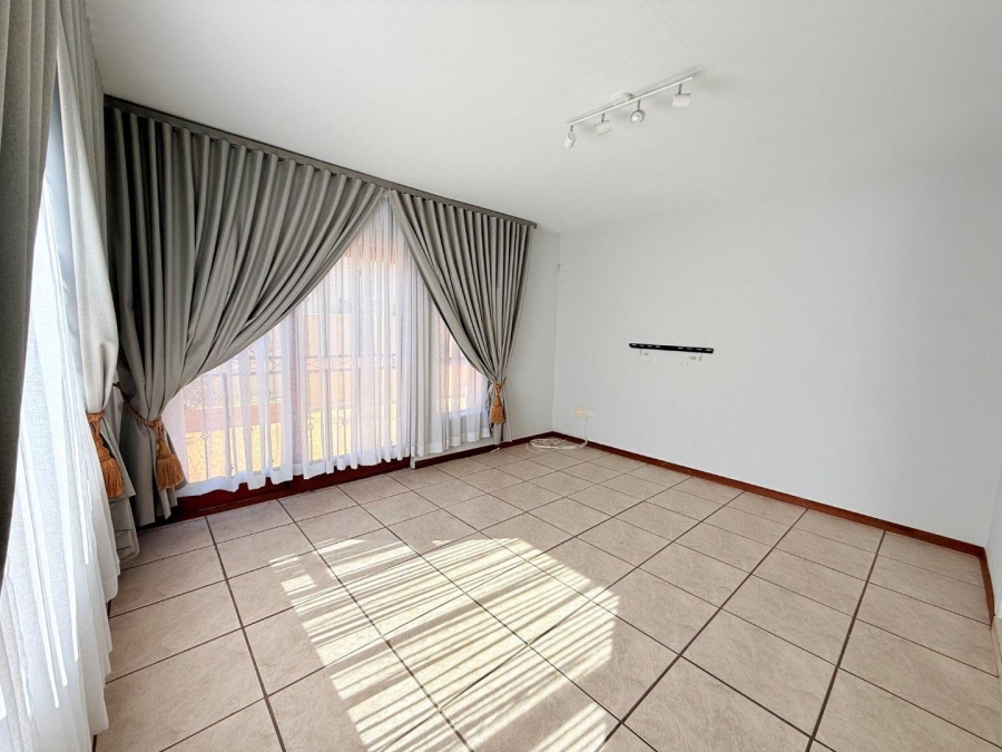 5 Bedroom Property for Sale in Eden Glen Gauteng