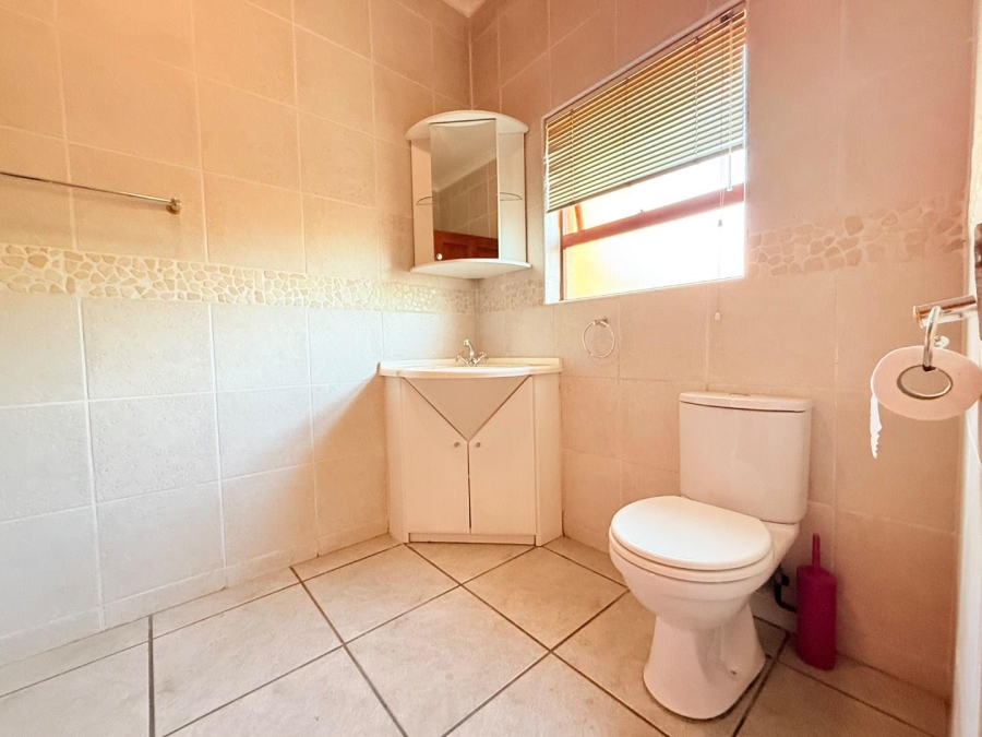 5 Bedroom Property for Sale in Eden Glen Gauteng
