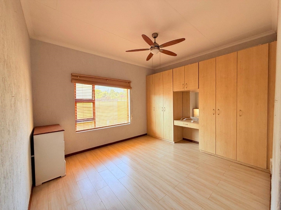 5 Bedroom Property for Sale in Eden Glen Gauteng