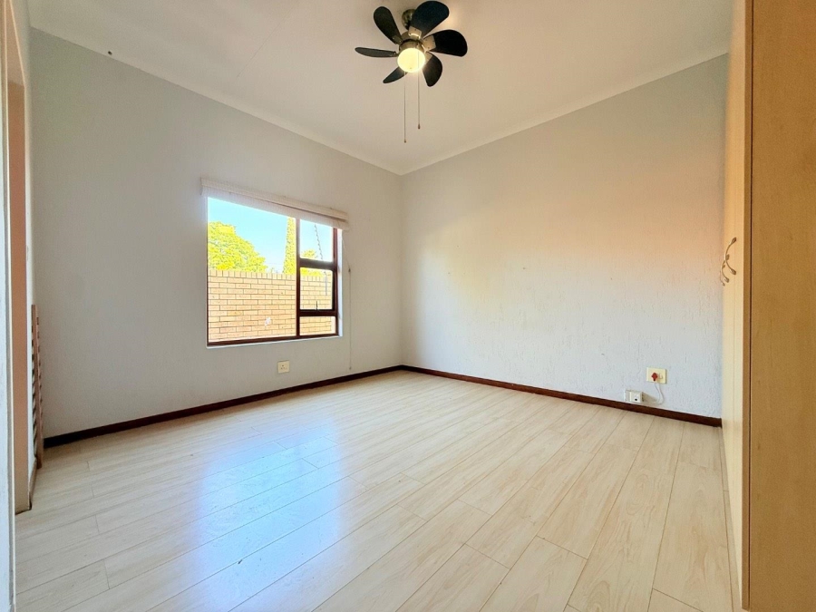 5 Bedroom Property for Sale in Eden Glen Gauteng