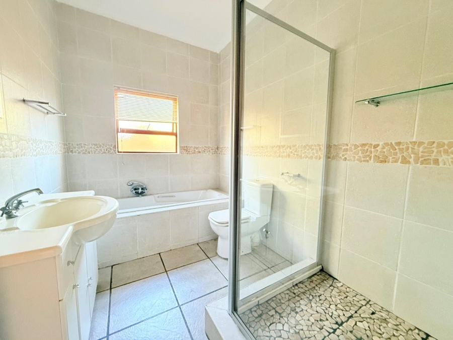 5 Bedroom Property for Sale in Eden Glen Gauteng