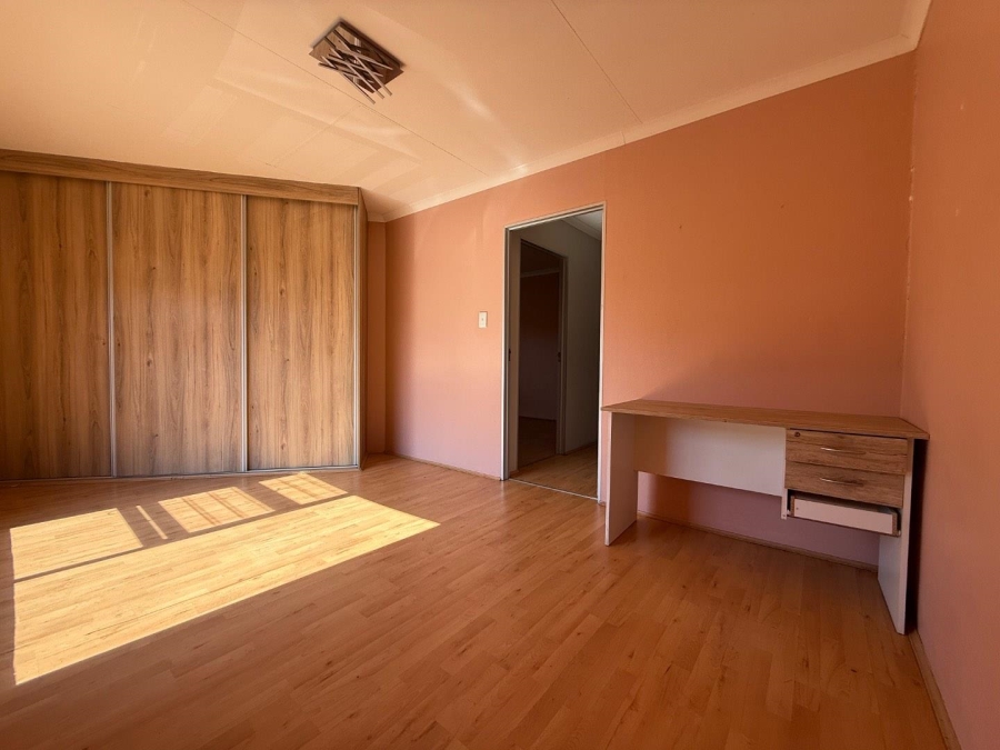 5 Bedroom Property for Sale in Eden Glen Gauteng