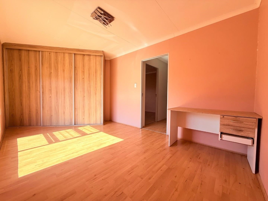 5 Bedroom Property for Sale in Eden Glen Gauteng
