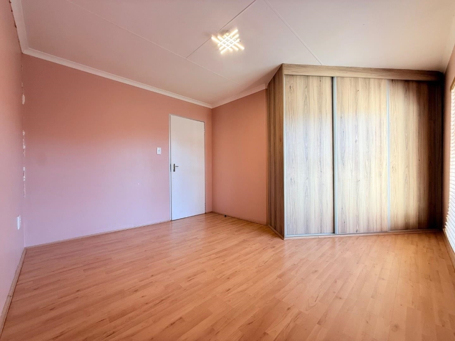 5 Bedroom Property for Sale in Eden Glen Gauteng